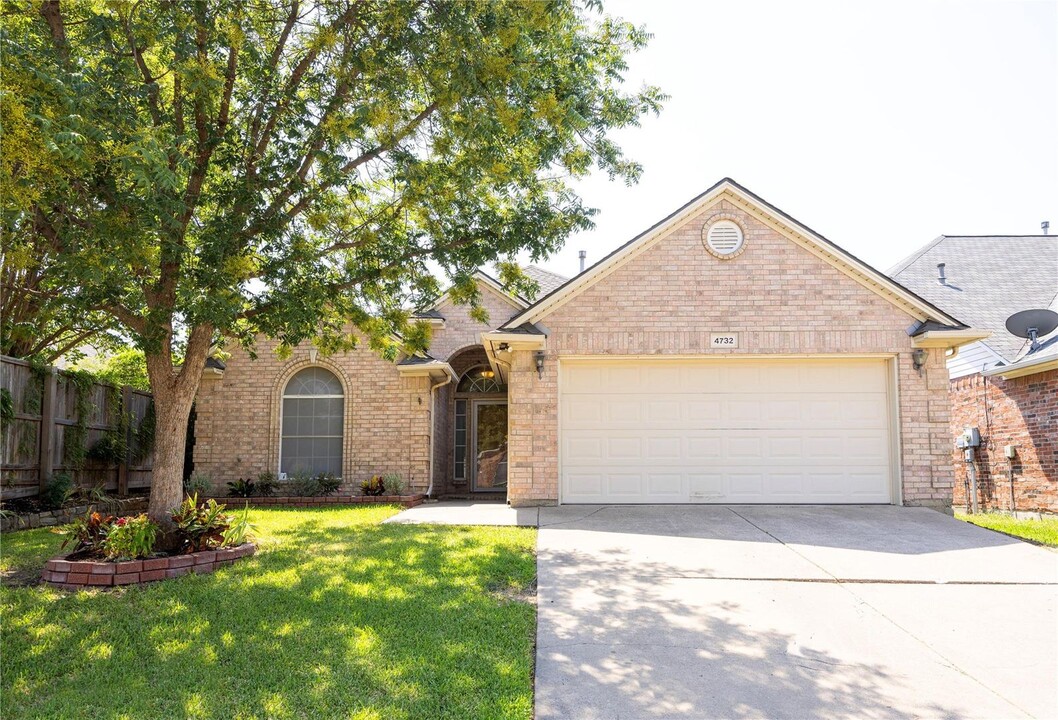 4732 Carolina Trace Trail in Fort Worth, TX - Building Photo