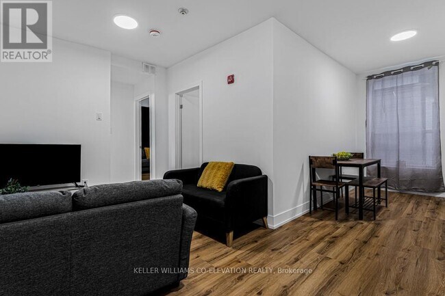 610 King St E in Hamilton, ON - Building Photo - Building Photo