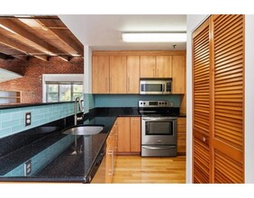 39 Sleeper St in Boston, MA - Building Photo - Building Photo