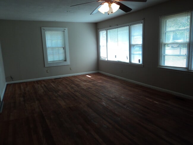 125 Nelson Ave in Fayetteville, NC - Foto de edificio - Building Photo