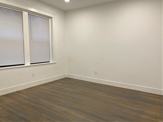 11 Peterborough St, Unit 5