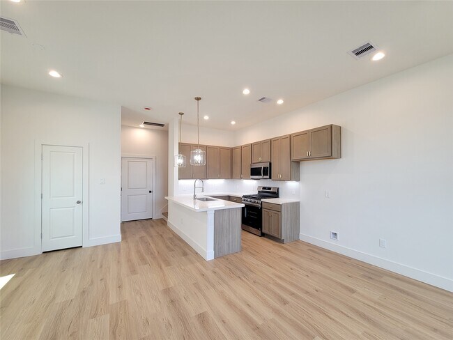 1542 W Tidwell Rd in Houston, TX - Building Photo - Building Photo