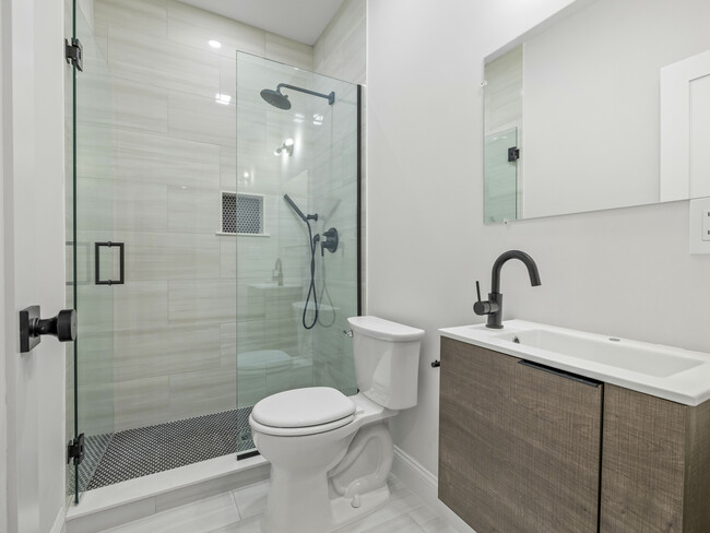 48 Woodward St, Unit R