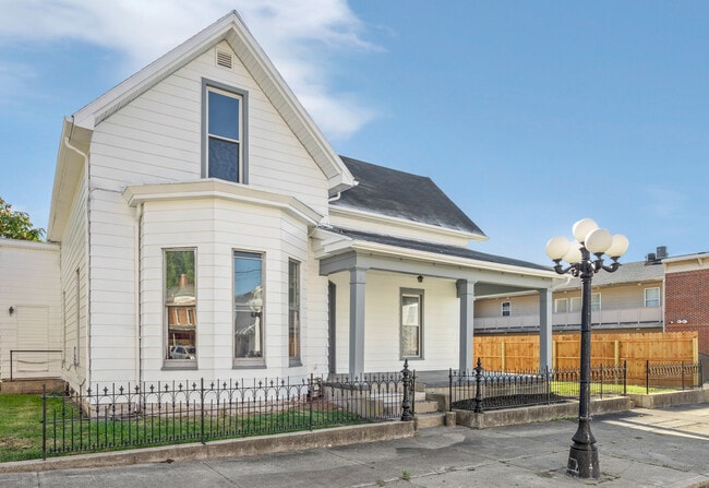 property at 7 N Limestone St