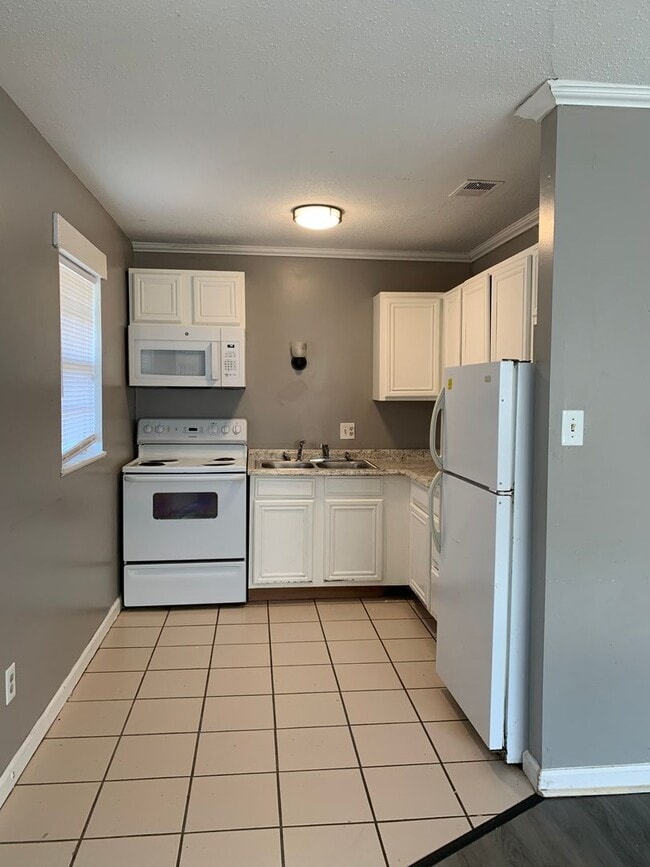 property at 1810 Fairlane Ave