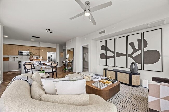 300 W Tyler St-Unit -1713 in Tampa, FL - Building Photo - Building Photo