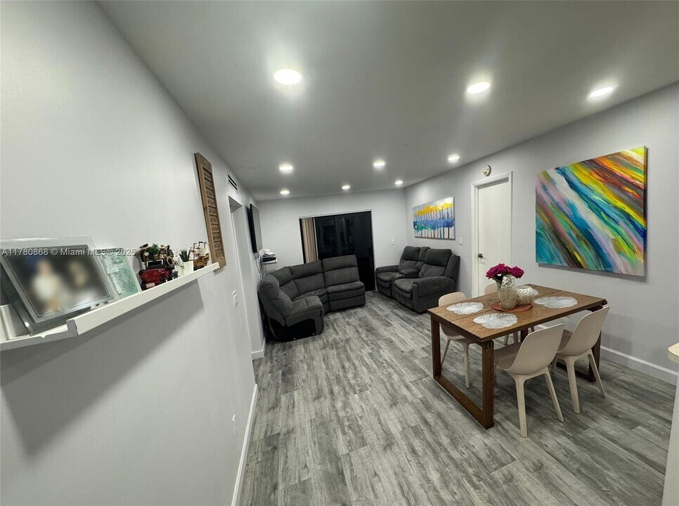 9712 Hammocks Blvd in Miami, FL - Building Photo