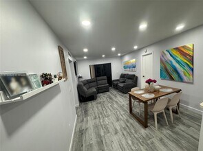 9712 Hammocks Blvd in Miami, FL - Foto de edificio - Building Photo