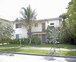 120 Salamanca Ave in Miami, FL - Building Photo - Building Photo