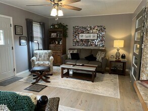 1909 Robin Rd in Waterloo, IA - Building Photo - Building Photo