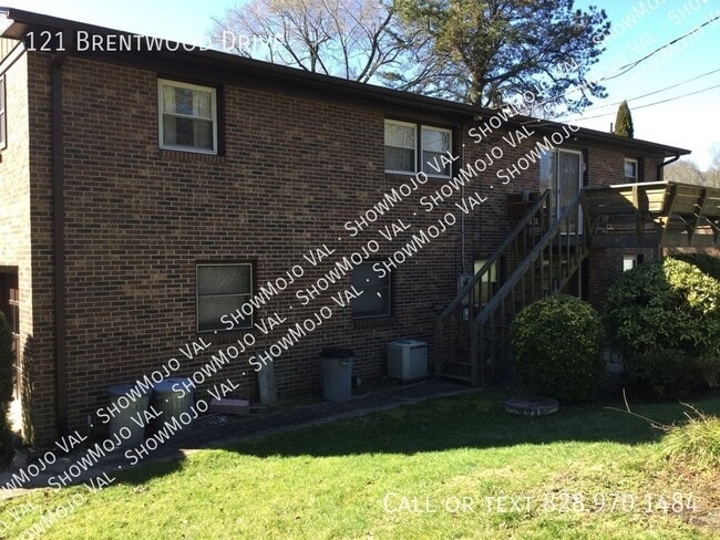 121 Brentwood Dr in Hendersonville, NC - Building Photo - Building Photo