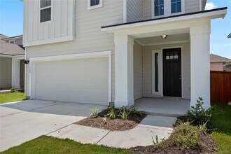 329 High Plains Pass in Liberty Hill, TX - Building Photo - Building Photo