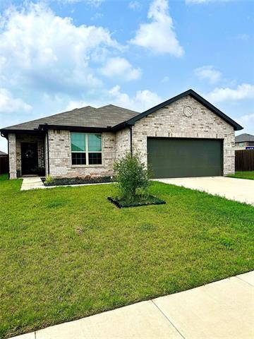 916 Billups Dr in Van Alstyne, TX - Building Photo