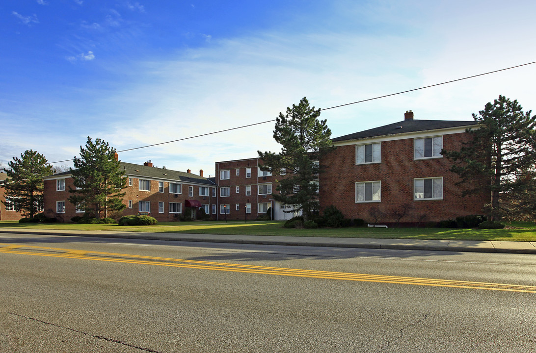 WJM Cedar Apartments in Cleveland, OH - Building Photo