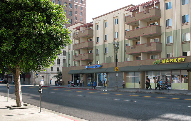 Columbia Place in Los Angeles, CA - Building Photo - Building Photo