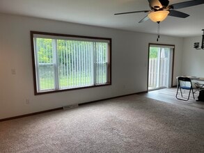 2439 Parkfield Dr in West Bend, WI - Building Photo - Building Photo