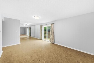 7801 Shoal Creek Blvd in Austin, TX - Foto de edificio - Building Photo