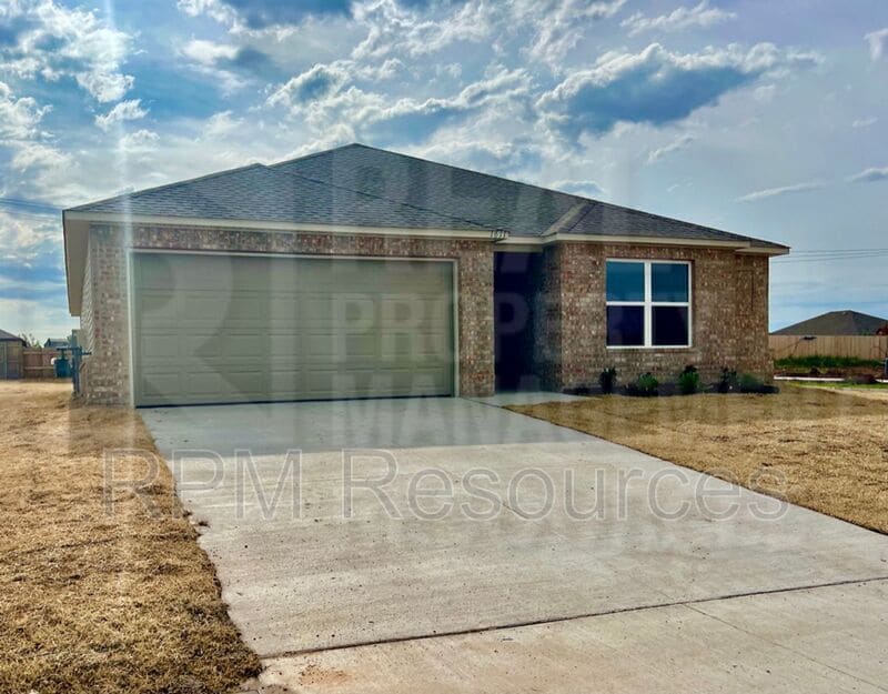 1611 Chuck Wagon Dr in El Reno, OK - Building Photo