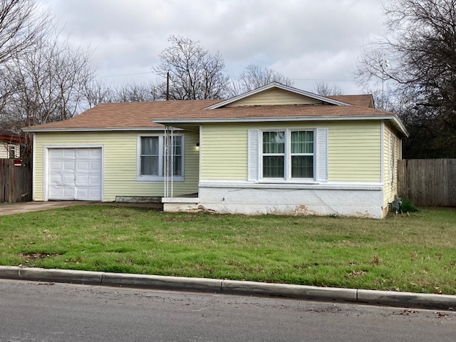 2213 S Hughes Ave in Fort Worth, TX - Building Photo