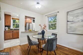 127 Dale St in Alexandria, VA - Foto de edificio - Building Photo