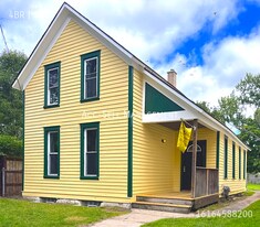 875 10th St NW in Grand Rapids, MI - Building Photo