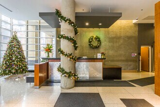 700 N Larrabee St, Unit 1704 in Chicago, IL - Building Photo - Building Photo