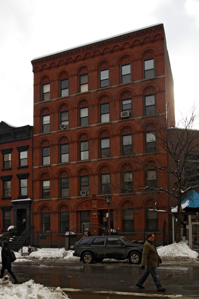 206 E 9th St in New York, NY - Building Photo - Building Photo