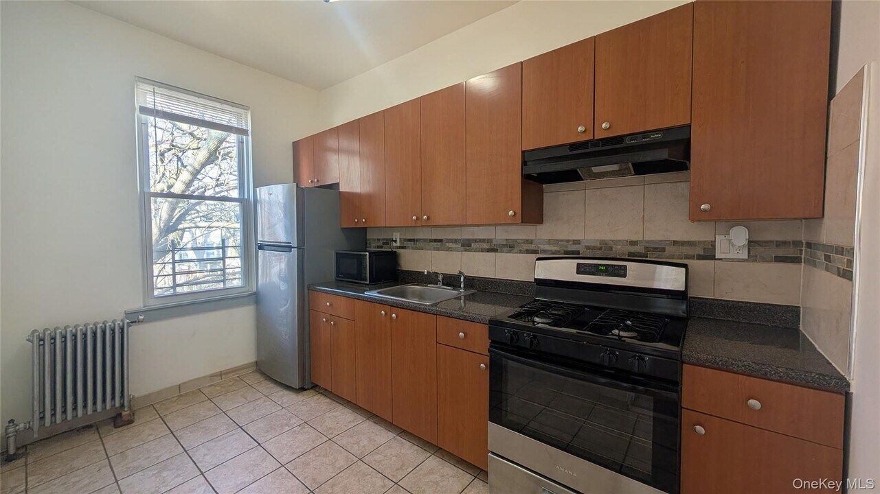 170 Bradford St in Brooklyn, NY - Building Photo