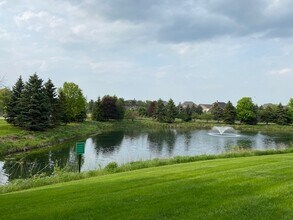 372 Pine Lake Cir in Vernon Hills, IL - Building Photo - Building Photo