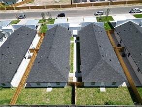 2004 E 1st St-Unit -1 in Mission, TX - Building Photo - Building Photo