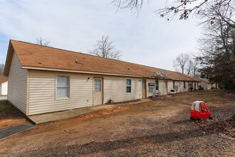 Cotton Street Commons in Monroe, NC - Foto de edificio - Building Photo