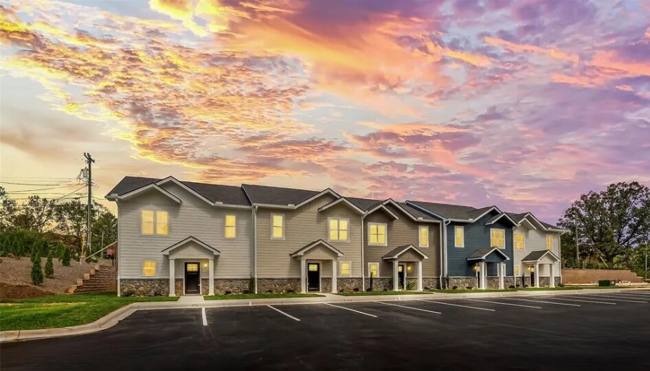 204 Beacon Ave in Morganton, NC - Building Photo