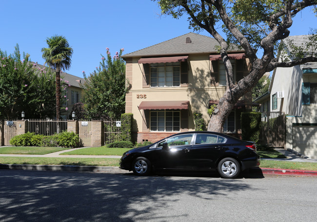 235 N Kenwood St in Glendale, CA - Building Photo - Building Photo