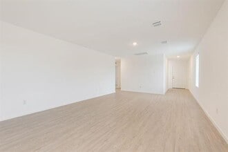 1225 Falcon Hts Dr in Forney, TX - Foto de edificio - Building Photo