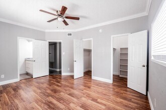 The Palms at Memorial Apartments in Houston, TX - Foto de edificio - Building Photo