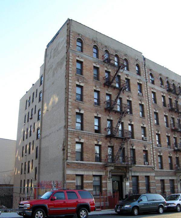 727 E 156th St in Bronx, NY - Building Photo