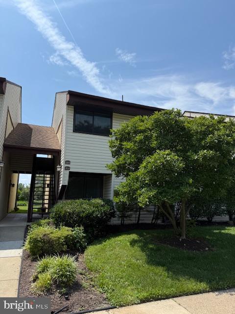 property at 28-B E Daisy Ln