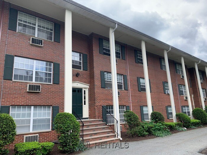 5 Viking Ct in Arlington, MA - Building Photo