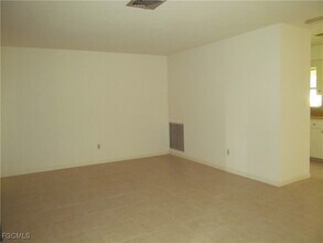 16 Lincoln Ave in Lehigh Acres, FL - Building Photo - Building Photo