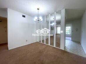 2460 Persian Dr, Unit Apt 44 in Clearwater, FL - Foto de edificio - Building Photo