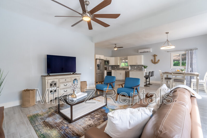 3083 Woodside Ave in Naples, FL - Foto de edificio