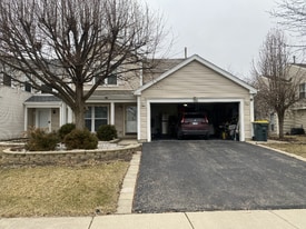 712 Legends Dr in Carol Stream, IL - Building Photo