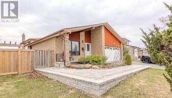 468 Gowland CR in Milton, ON - Building Photo