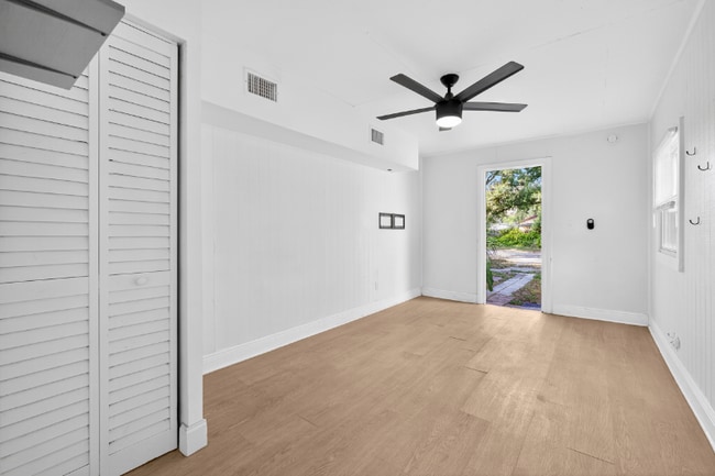 3525-3550 50th Ave N in St. Petersburg, FL - Foto de edificio - Building Photo