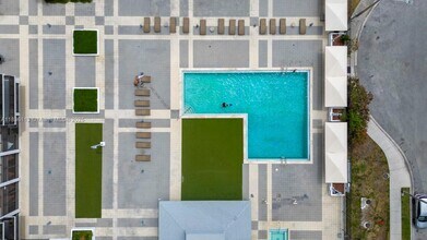 600 NE 36th St, Unit 1404 in Miami, FL - Building Photo - Building Photo