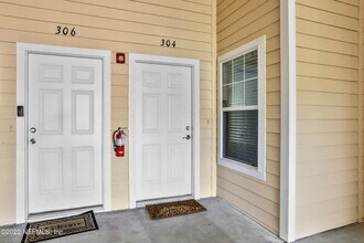8241 Pelican Landing Rd in Jacksonville, FL - Building Photo - Building Photo