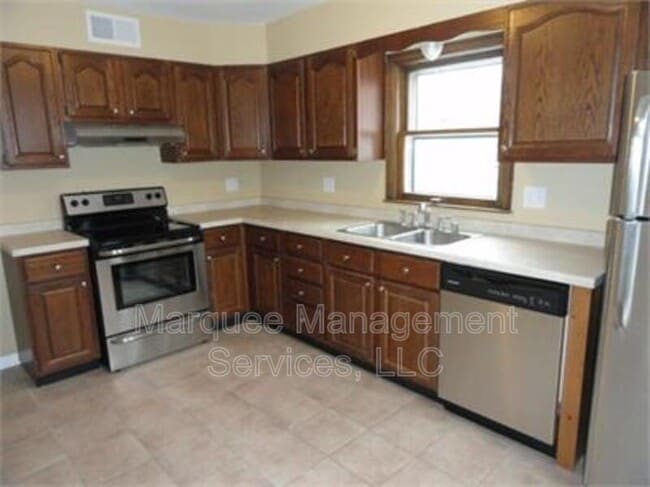 546 Kelly St in Sun Prairie, WI - Building Photo - Building Photo