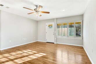 108 E Skyview Rd in Austin, TX - Building Photo - Building Photo