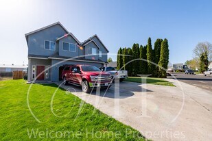 23 Earl Ln in College Place, WA - Building Photo