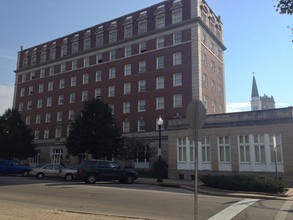 Anthony Wayne Apartments in Hamilton, OH - Building Photo - Building Photo